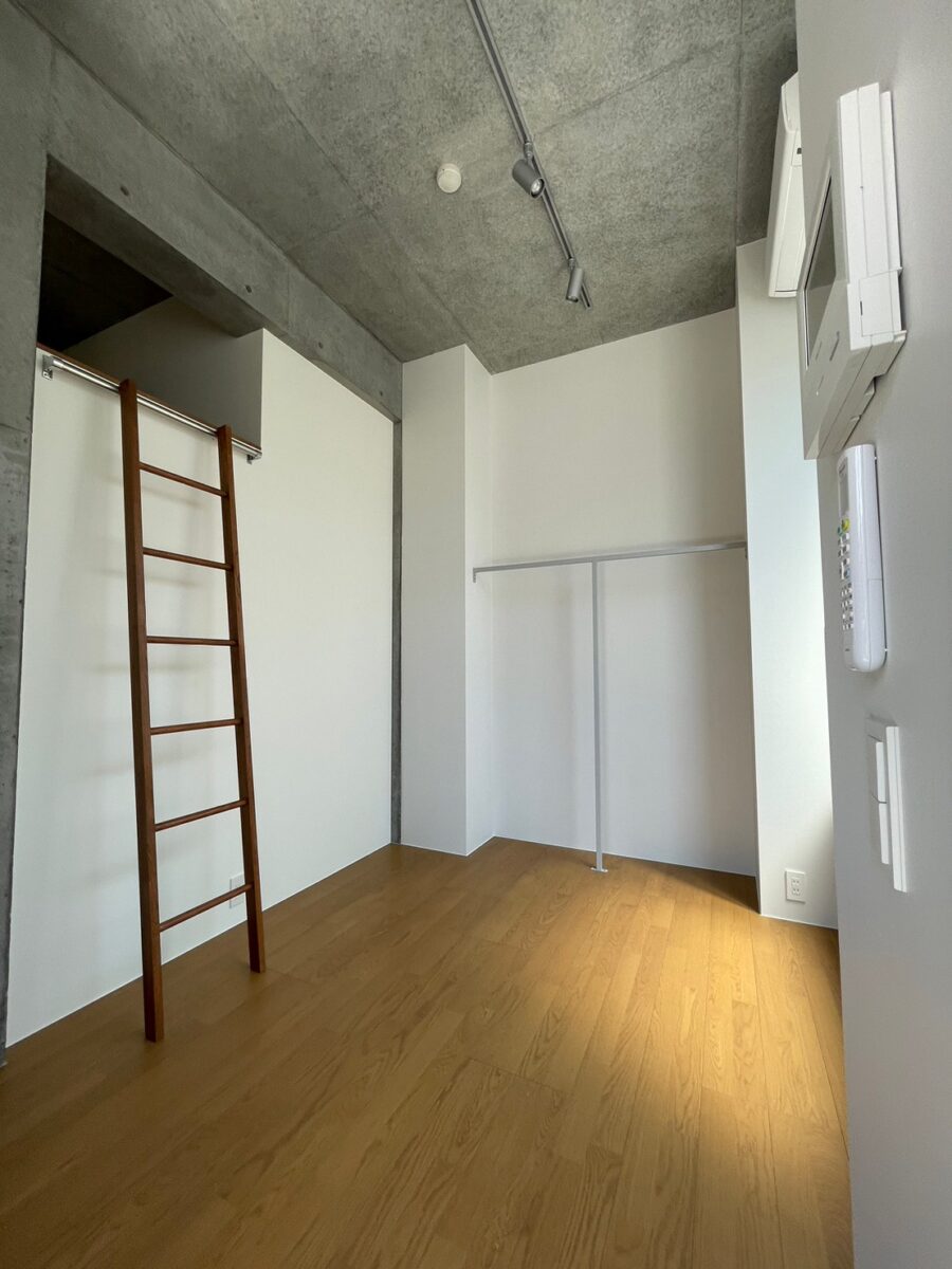 セシーズイシイ２３ B304